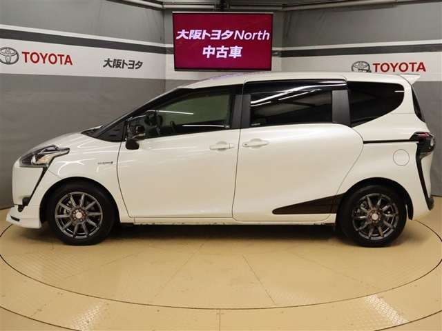 Toyota Sienta 3