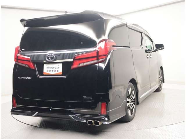 Toyota Alphard 3