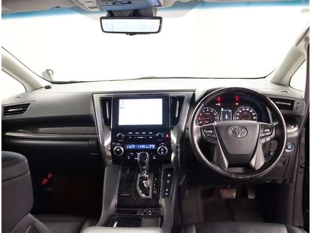 Toyota Alphard 5