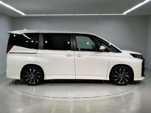 Toyota Noah 11