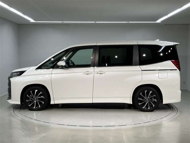 Toyota Noah 9