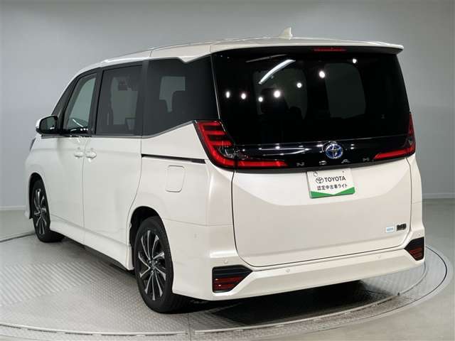 Toyota Noah 10