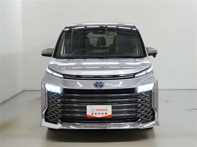 Toyota Voxy 3