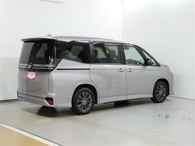 Toyota Voxy 5