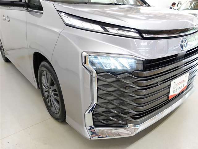 Toyota Voxy 9