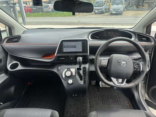 Toyota Sienta 3