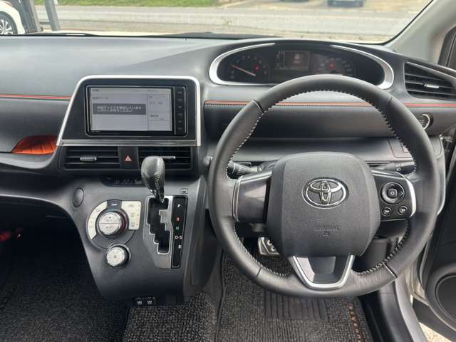 Toyota Sienta 4