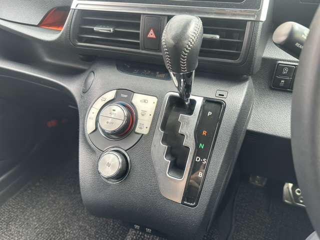 Toyota Sienta 9