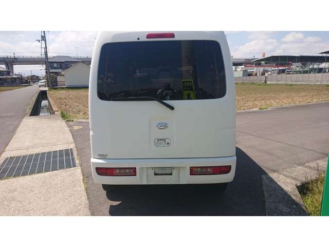 Daihatsu Hijet Cargo 6
