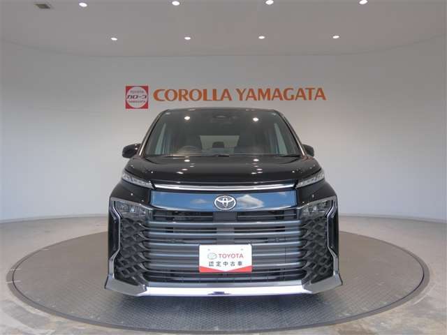 Toyota Voxy 2