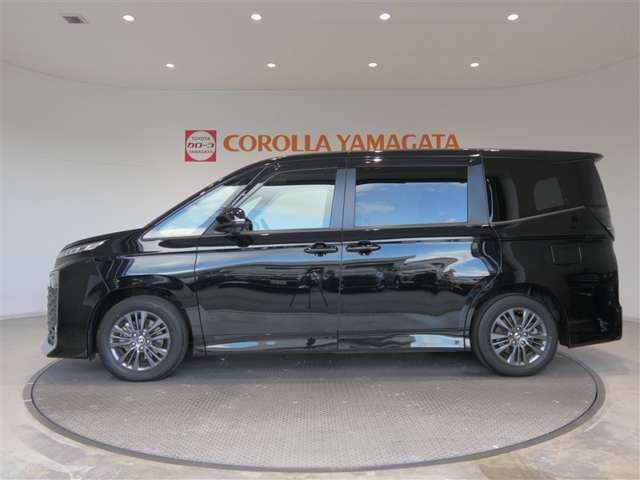 Toyota Voxy 3