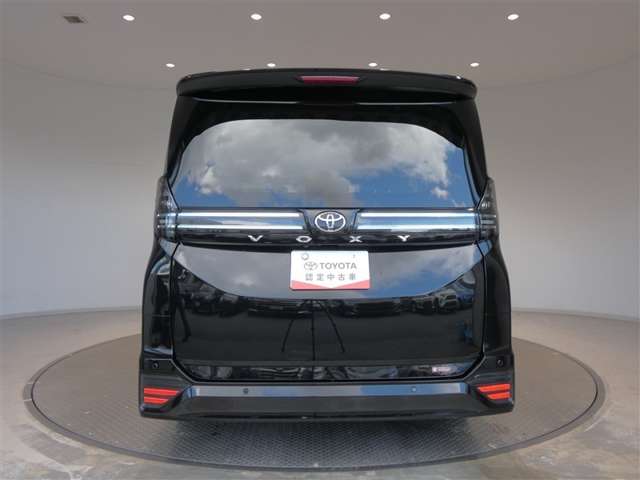 Toyota Voxy 4