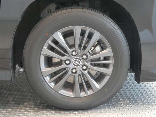 Toyota Voxy 9