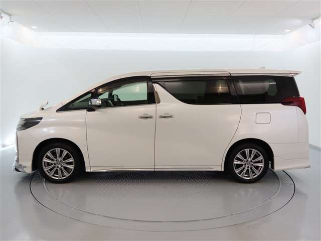 Toyota Alphard 3
