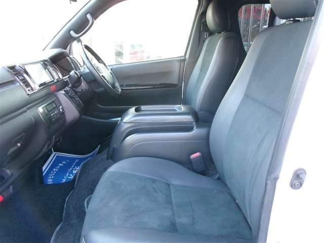 Toyota Hiace Van 8