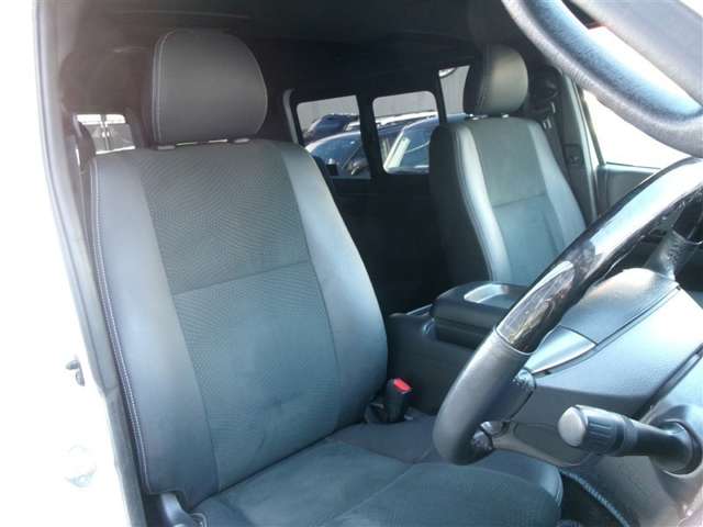 Toyota Hiace Van 9
