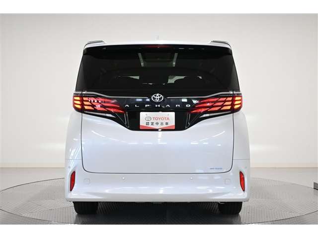 Toyota Alphard 3