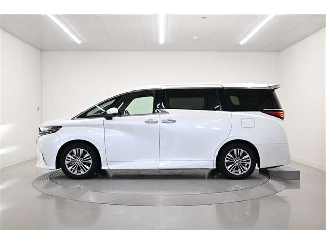 Toyota Alphard 4