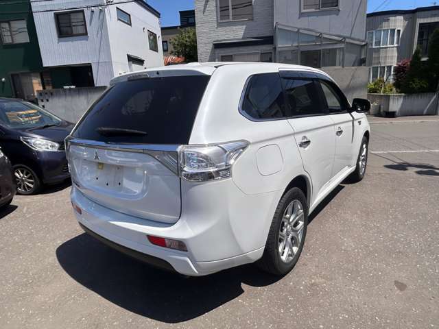 Mitsubishi Outlander PHEV 7