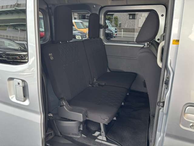 Daihatsu Atrai 7