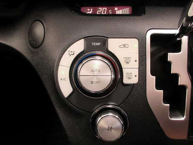 Toyota Sienta 11