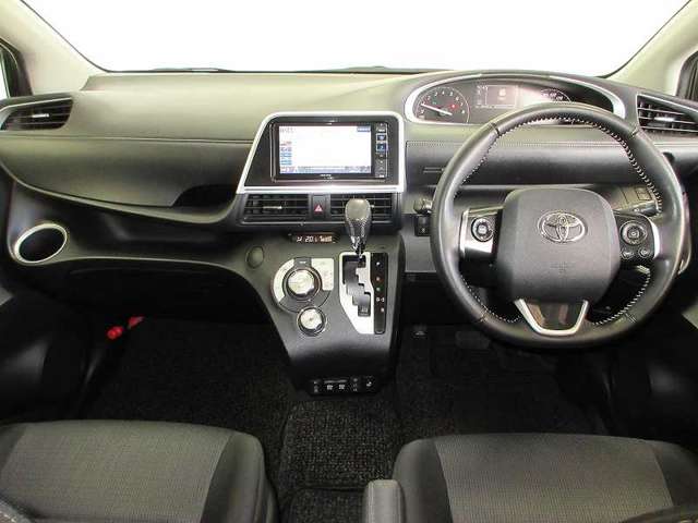 Toyota Sienta 5