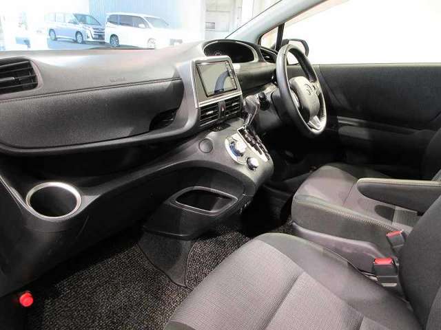 Toyota Sienta 7