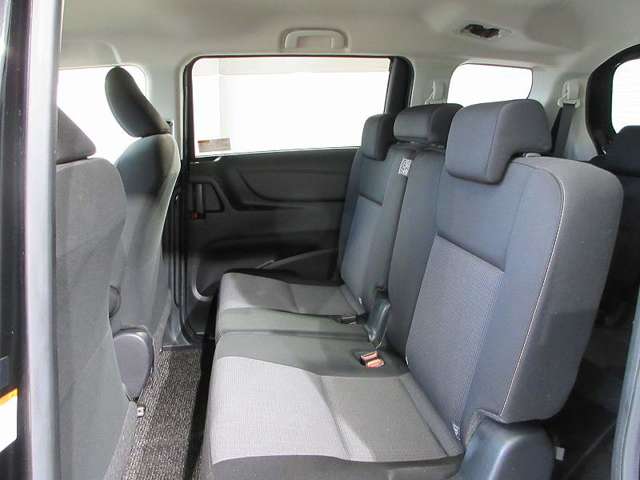 Toyota Sienta 8