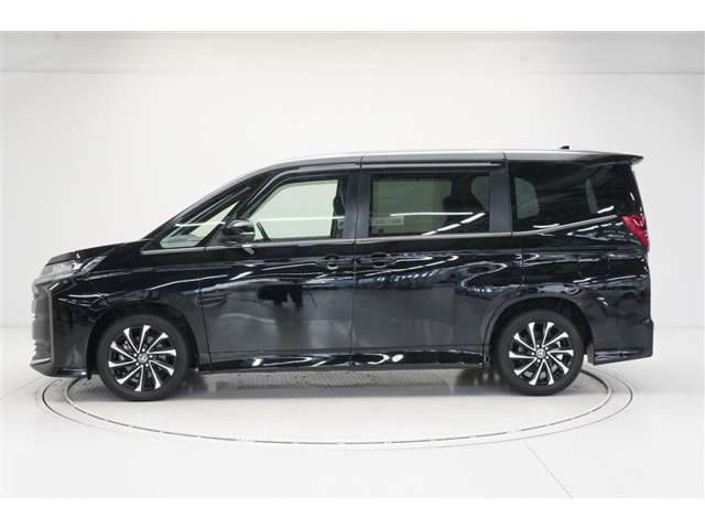 Toyota Noah 4