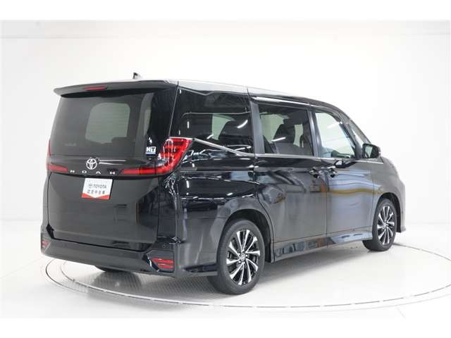 Toyota Noah 5
