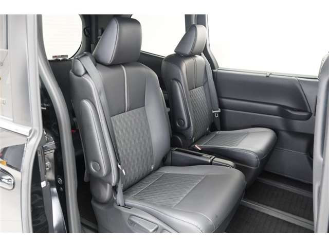 Toyota Noah 8