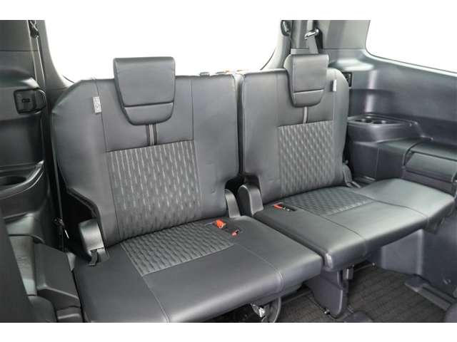 Toyota Noah 9