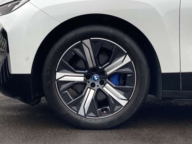 BMW iX 6