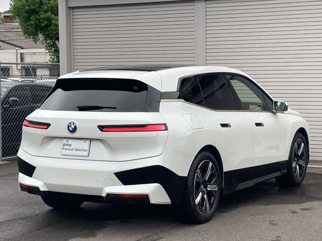 BMW iX 8