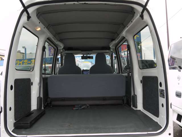 Daihatsu Hijet Cargo 5