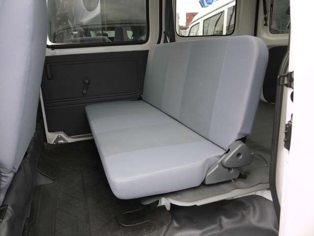Daihatsu Hijet Cargo 7