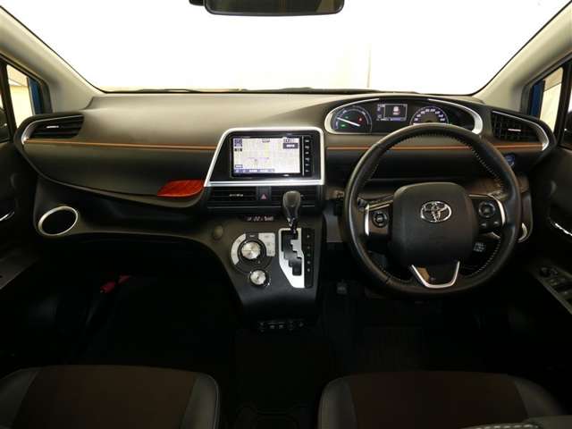 Toyota Sienta 3