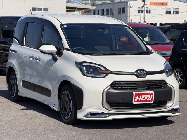 Toyota Sienta 2