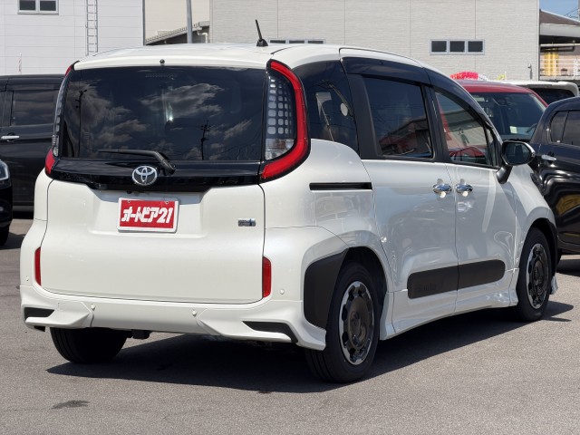 Toyota Sienta 3