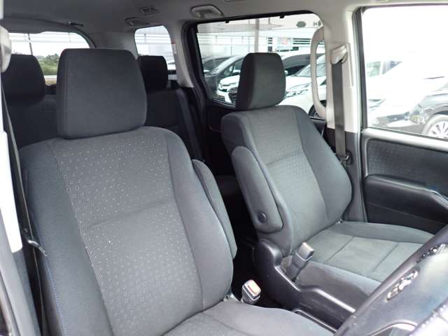 Toyota Noah 12