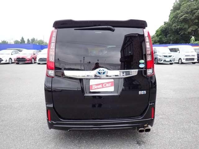 Toyota Noah 3