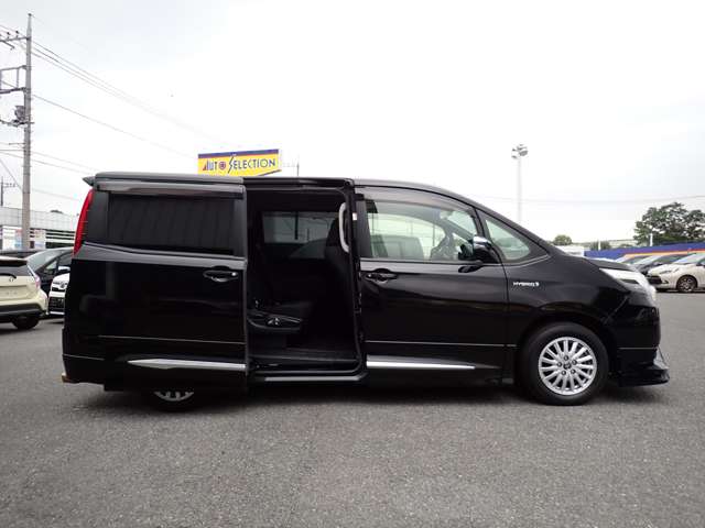 Toyota Noah 5