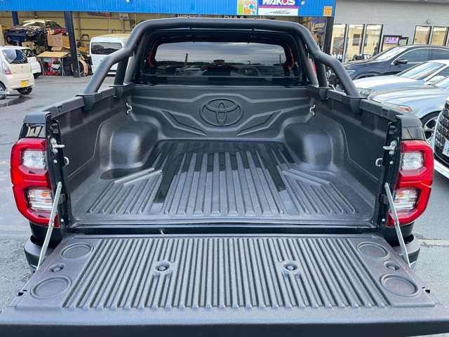 Toyota Hilux 9