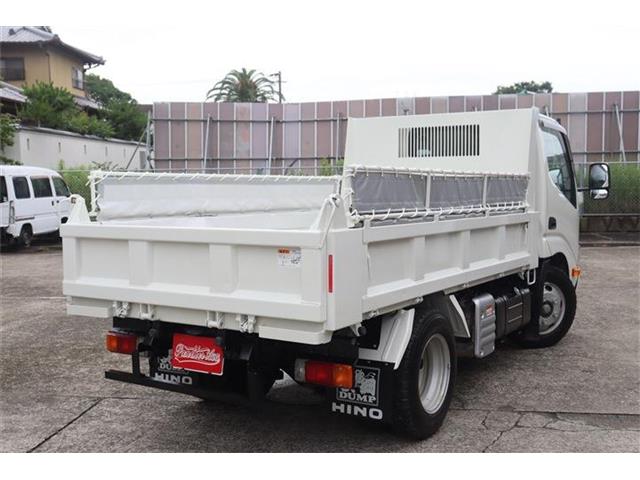 Hino Dutro 3