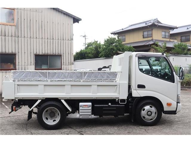 Hino Dutro 4