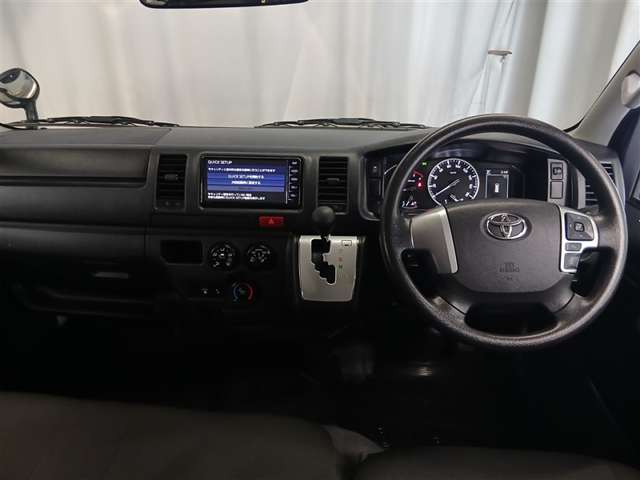 Toyota Hiace Van 10
