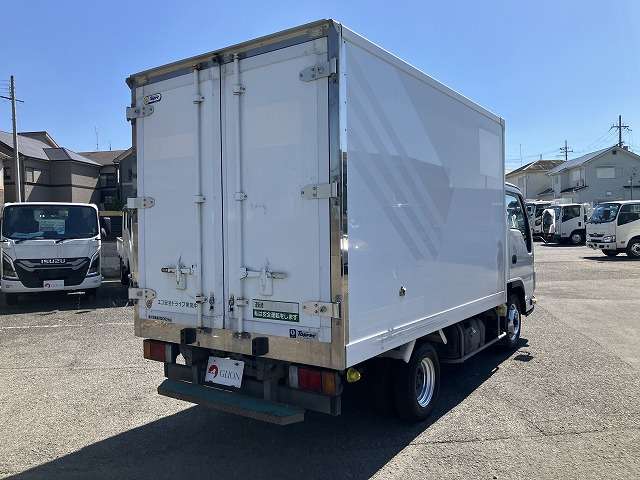 Isuzu Elf 8