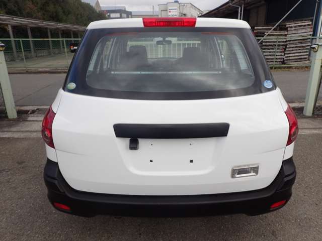Nissan AD 5