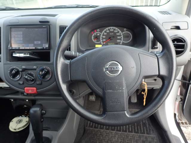 Nissan AD 8