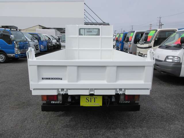Isuzu Elf 6